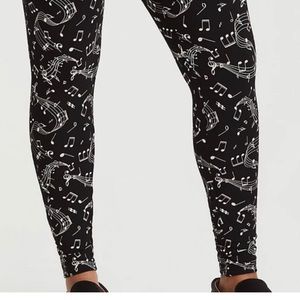 Torrid Black & Cream Music Notes Leggings, NWT, Size 1 Soft and Stretchy